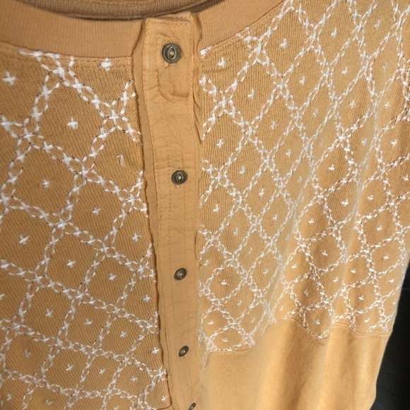 🛍️🛍️SOLD Free people peach fuzz Henley high/low - Picture 3 of 6